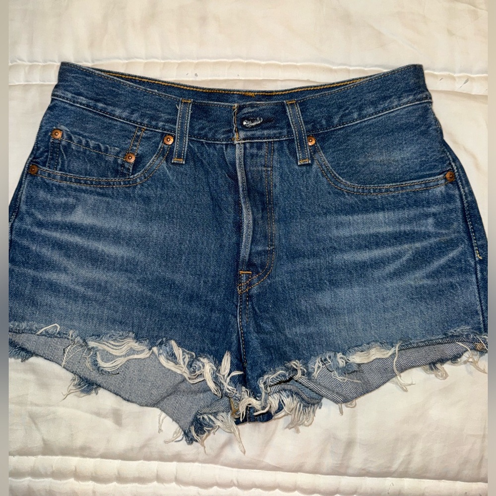 LEVI’s women’s Jean shorts size 26